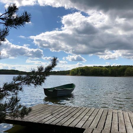 Ferienhaus Reetdach: Lakeside Retreat with Private Pier and Sauna Petersdorf  Exterior photo